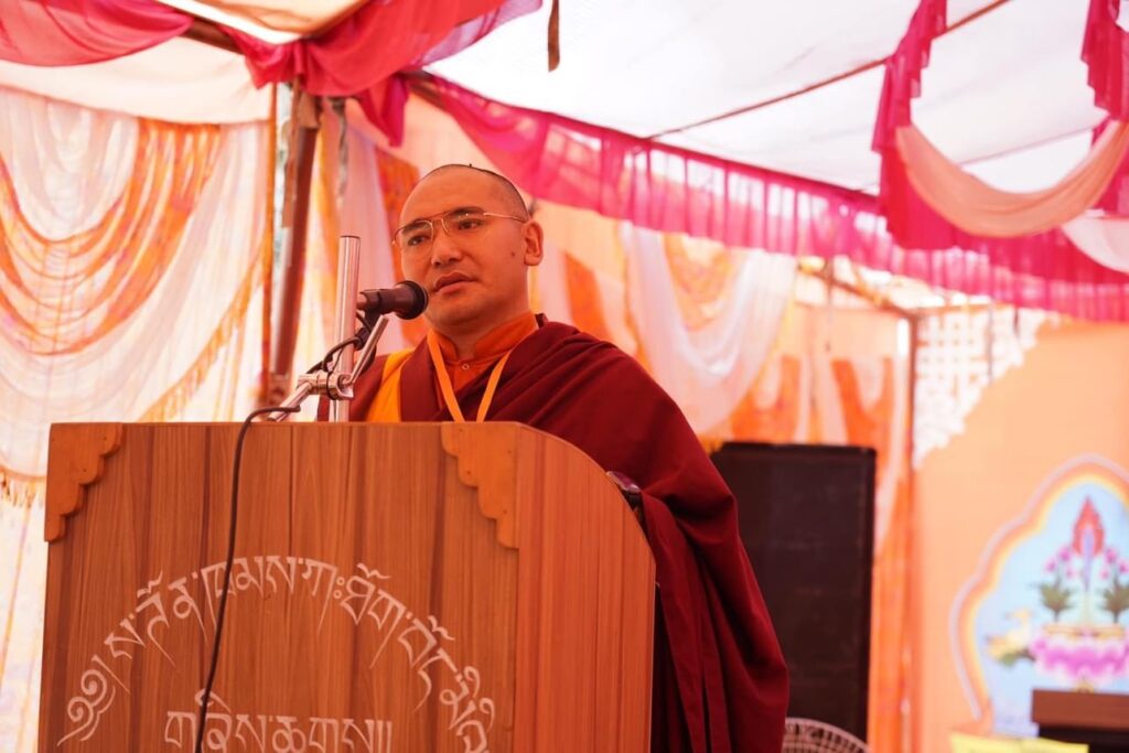 Gyashoe Kyabtrul Rinpoche addressing the gathering.