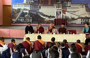 Geshe Lhakdor delivering a talk to Tibetan students on Buddhist philosophy.