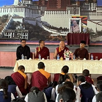 Geshe Lhakdor delivering a talk to Tibetan students on Buddhist philosophy.